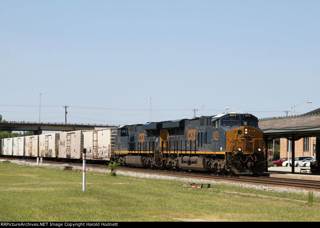 CSX 3072 & 3067 lead the "Juice Train" (Q140) northbound